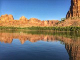 Spiegelbeeld in de Colorado rivier