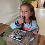 16-april-202, sushi samen met mama