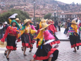 Danswedstrijd op Plaza Armas Cuszco